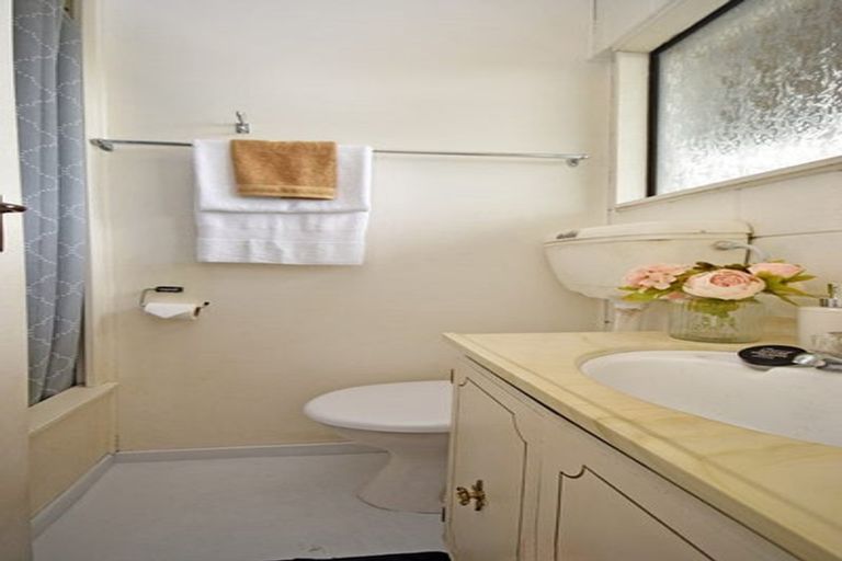 Photo of property in 4a Tower Hill, Stanmore Bay, Whangaparaoa, 0930