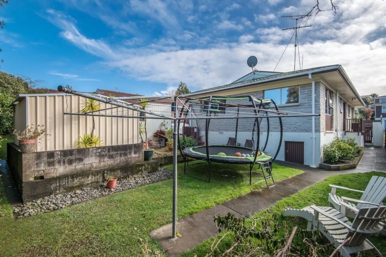 Photo of property in 37 Nui Mana Place, Te Atatu South, Auckland, 0610