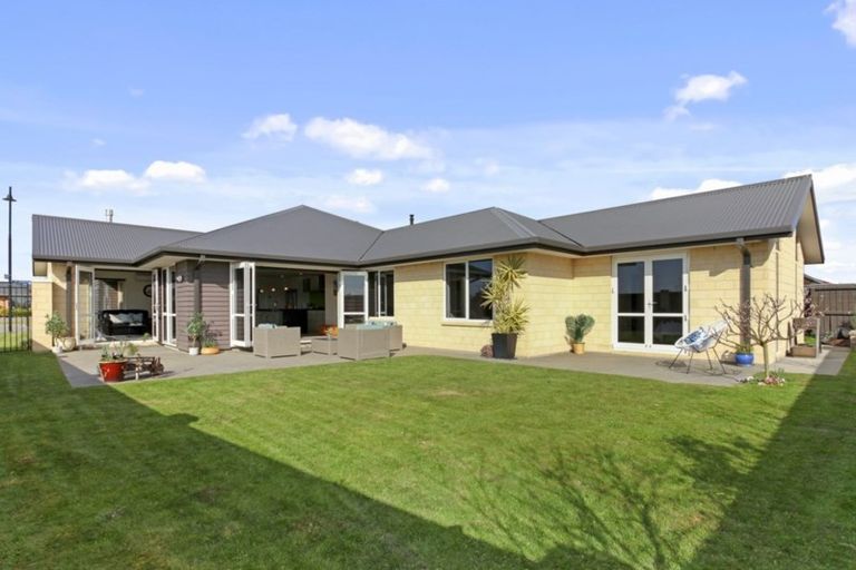 Photo of property in 1 Glen Kerran Close, Broomfield, Christchurch, 8042