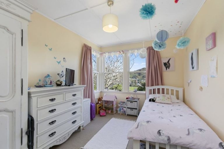 Photo of property in 27 Victory Avenue, Karori, Wellington, 6012