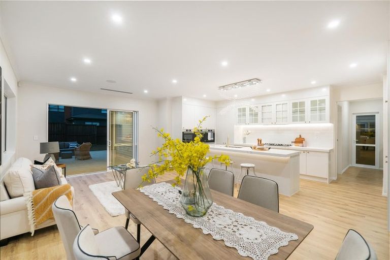 Photo of property in 35 Hayfield Way, Karaka, Papakura, 2113