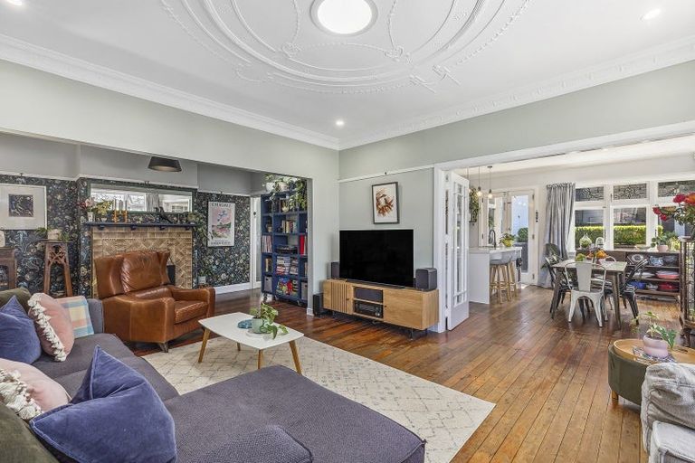 Photo of property in 96 Tio Tio Road, Seatoun, Wellington, 6022