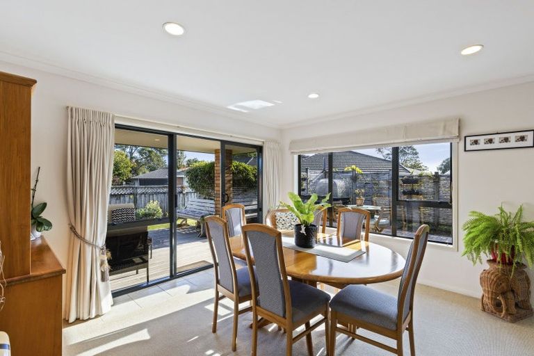 Photo of property in 6 Royal Heights, Glen Avon, New Plymouth, 4312