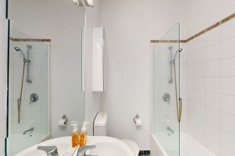 Photo of property in Atrium Towers, 9a/154 The Terrace, Wellington Central, Wellington, 6011