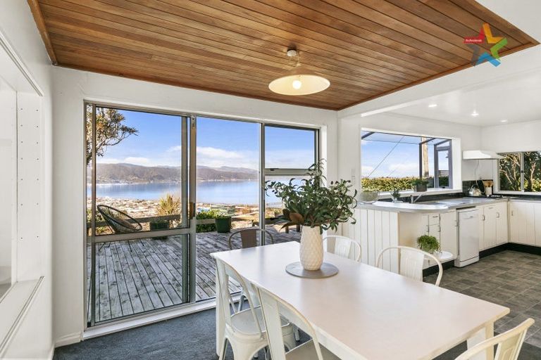 Photo of property in 30 Singers Road, Korokoro, Lower Hutt, 5012