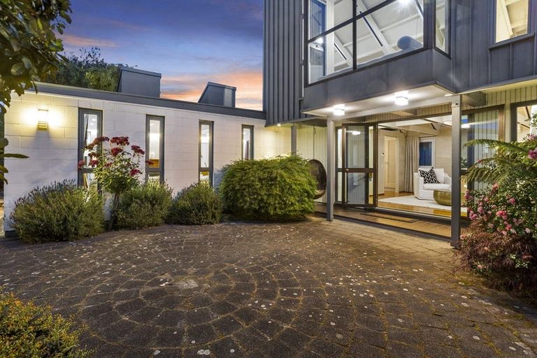 Photo of property in 19 Kent Lodge Avenue, Avonhead, Christchurch, 8042