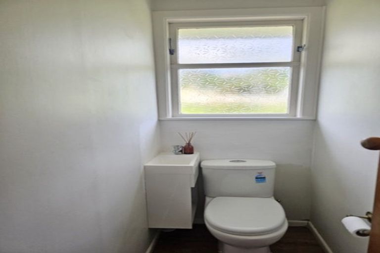 Photo of property in 15 Tawa Street, Tawa, Wellington, 5028