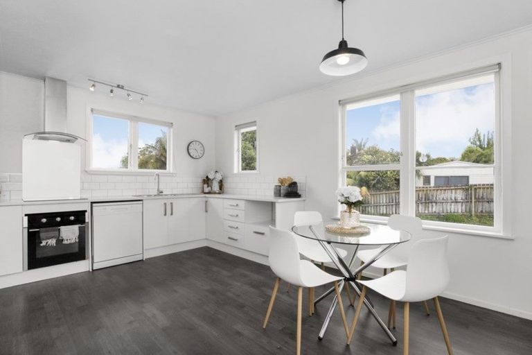 Photo of property in 10 Olive Street, Manurewa, Auckland, 2102