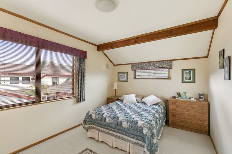 Photo of property in 8 Scorian Close, Karori, Wellington, 6012