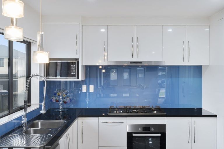 Photo of property in 22 Millcroft Lane, Ranui, Auckland, 0612