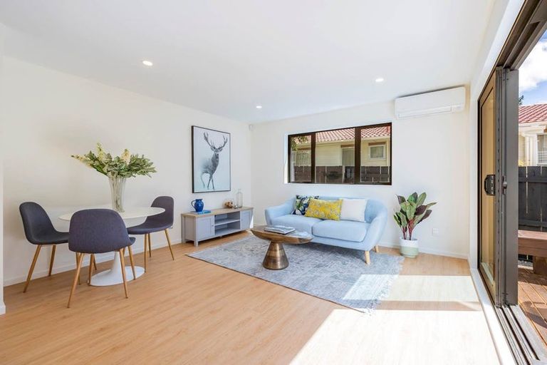 Photo of property in 37a Allington Road, Massey, Auckland, 0614