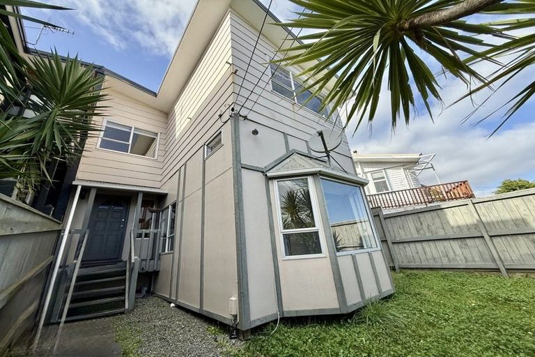 Photo of property in 17a Castle Crescent, Stokes Valley, Lower Hutt, 5019