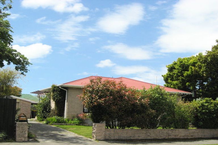 Photo of property in 28 Appleby Crescent, Burnside, Christchurch, 8053