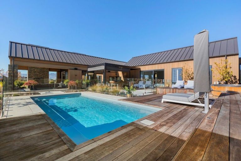 Photo of property in 14 Deans Drive, Wanaka, 9305