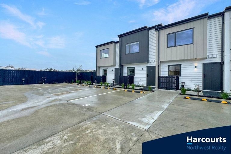 Photo of property in 7/48 Moire Road, Massey, Auckland, 0614