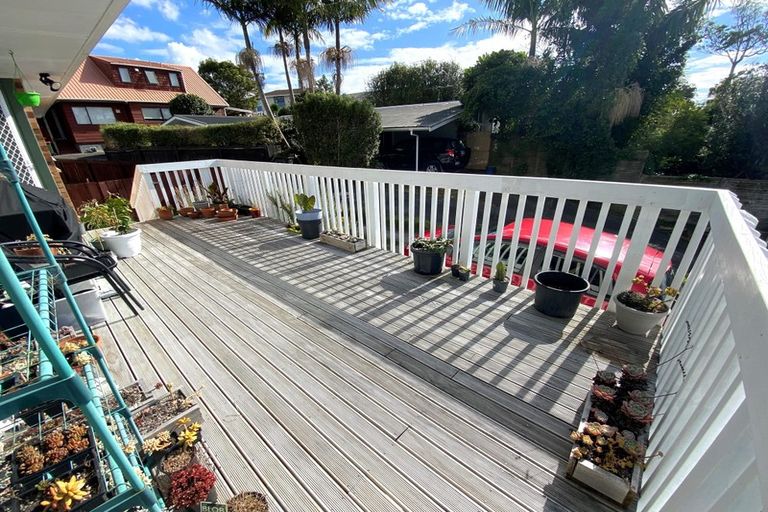 Photo of property in 30 Megan Avenue, Pakuranga Heights, Auckland, 2010