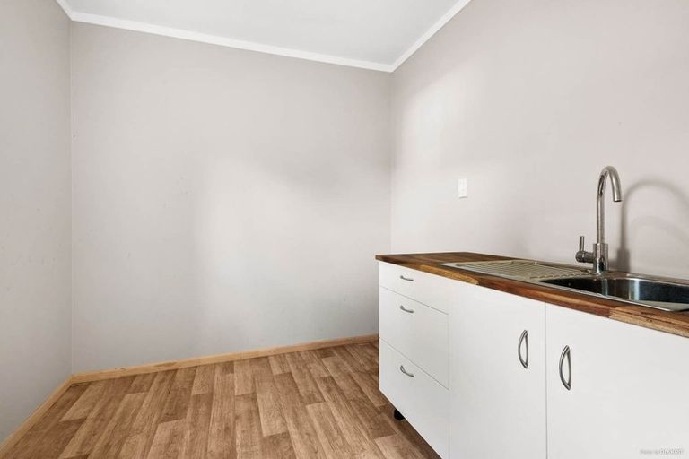 Photo of property in 19 Sovereign Place, Glenfield, Auckland, 0629