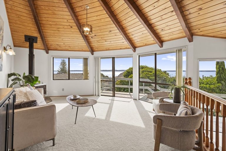 Photo of property in 26 Pacific Parade, Army Bay, Whangaparaoa, 0930