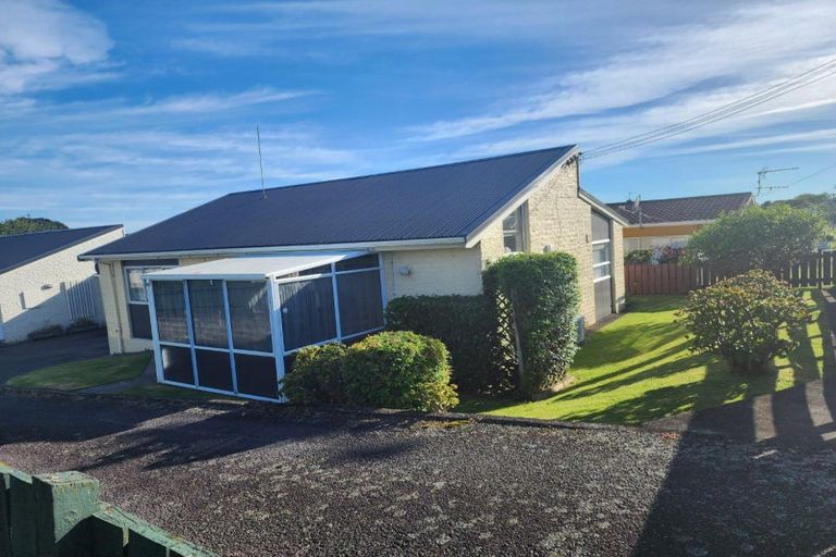 Photo of property in 2 Lemon Street, Strandon, New Plymouth, 4312