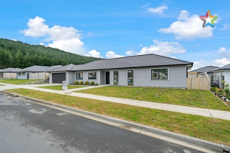 Photo of property in 6 Jack Vaughan Grove, Wainuiomata, Lower Hutt, 5014
