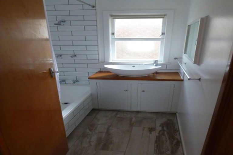 Photo of property in 16 Huruhuru Road, Massey, Auckland, 0614