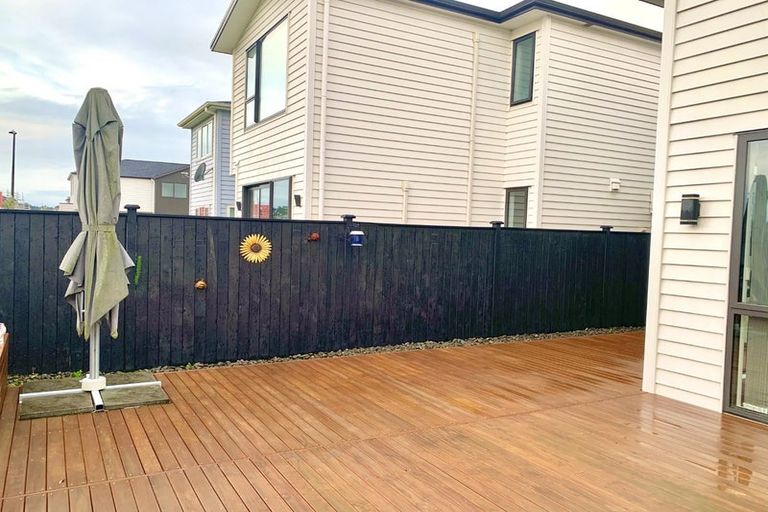 Photo of property in 8 Pihoihoi Place, Hobsonville, Auckland, 0616