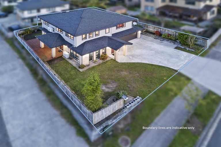 Photo of property in 22 Millcroft Lane, Ranui, Auckland, 0612