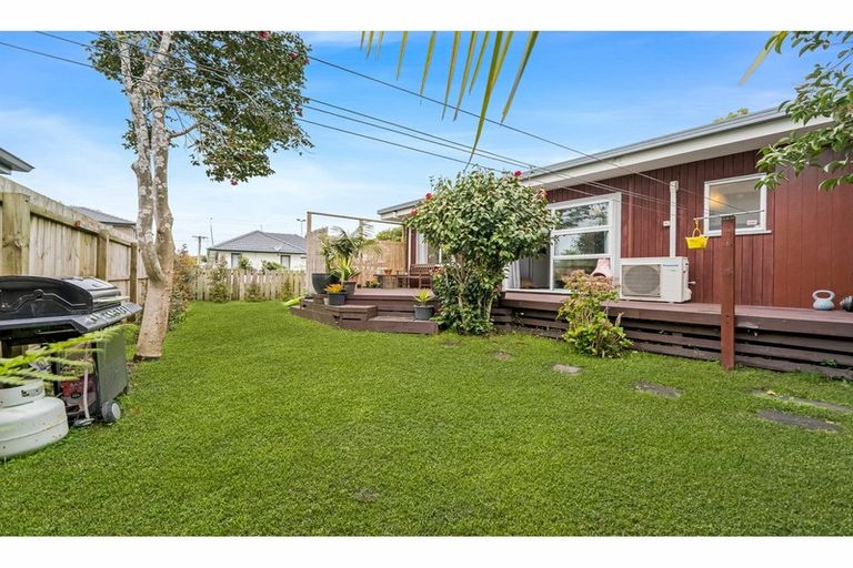 Photo of property in 1 Golf Road, New Lynn, Auckland, 0600