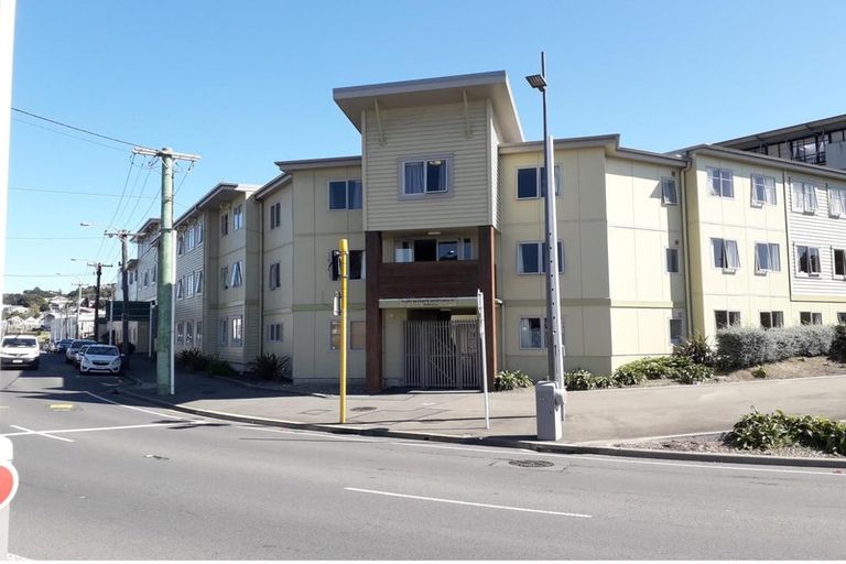 Photo of property in Basin Reserve Complex, 64/4 Sussex Street, Mount Cook, Wellington, 6021