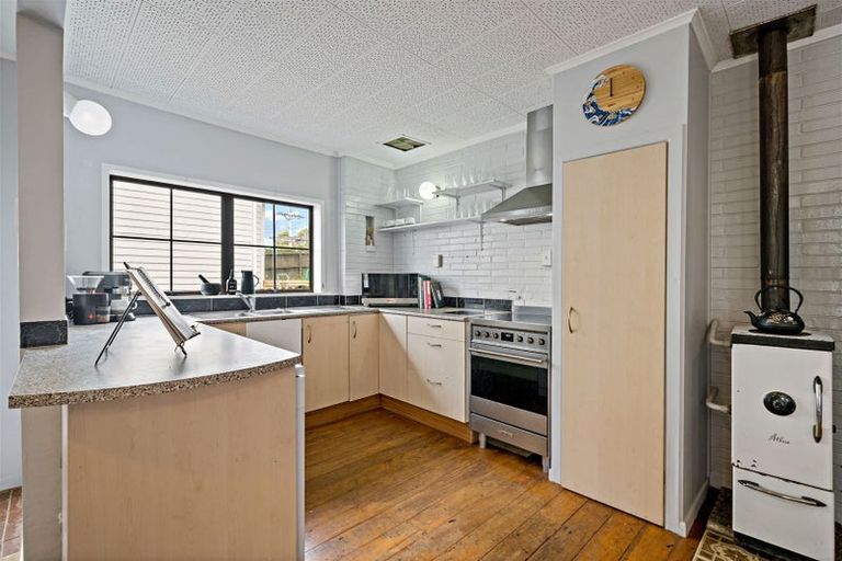 Photo of property in 91 Hutchinson Avenue, New Lynn, Auckland, 0600