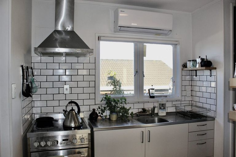 Photo of property in 2/27 Nikau Street, New Lynn, Auckland, 0600