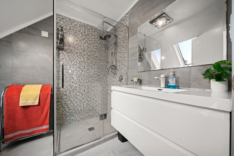 Photo of property in 121 Fairview Avenue, Fairview Heights, Auckland, 0632