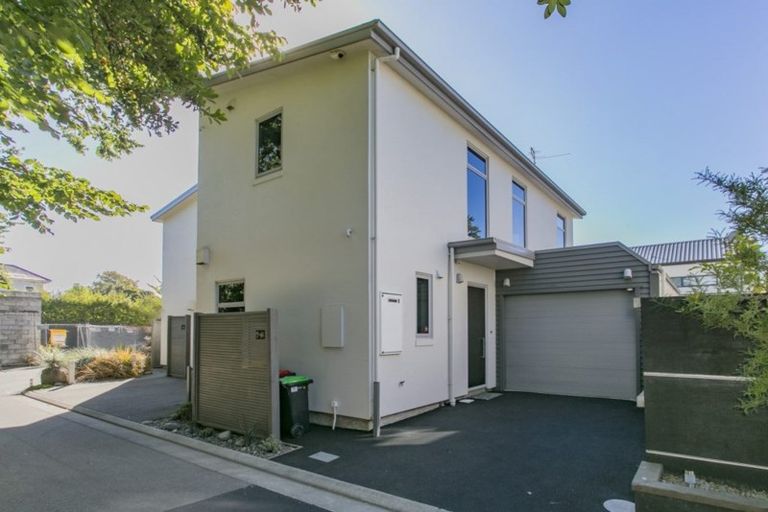 Photo of property in 2/64 Holly Road, St Albans, Christchurch, 8014