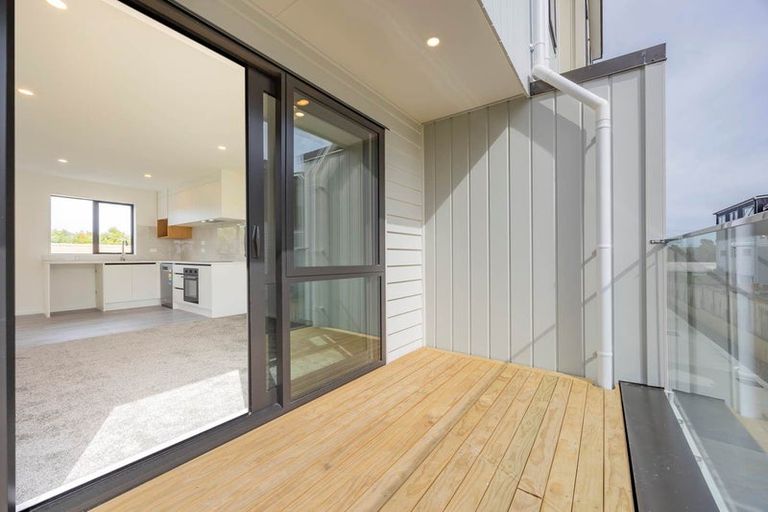 Photo of property in 3/17 Kingdale Road, Henderson, Auckland, 0610