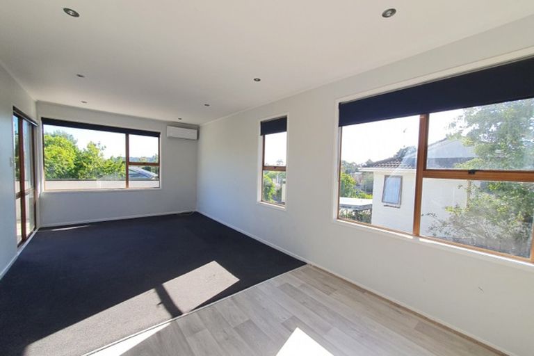 Photo of property in 32 Pisces Road, Glen Eden, Auckland, 0602