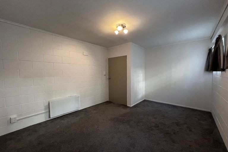 Photo of property in 2/3 Sovereign Place, Glenfield, Auckland, 0629