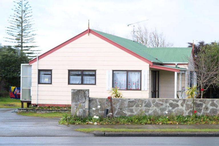 Photo of property in 35 Favona Road, Favona, Auckland, 2024
