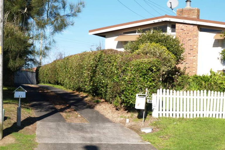 Photo of property in 19 Litten Road, Cockle Bay, Auckland, 2014