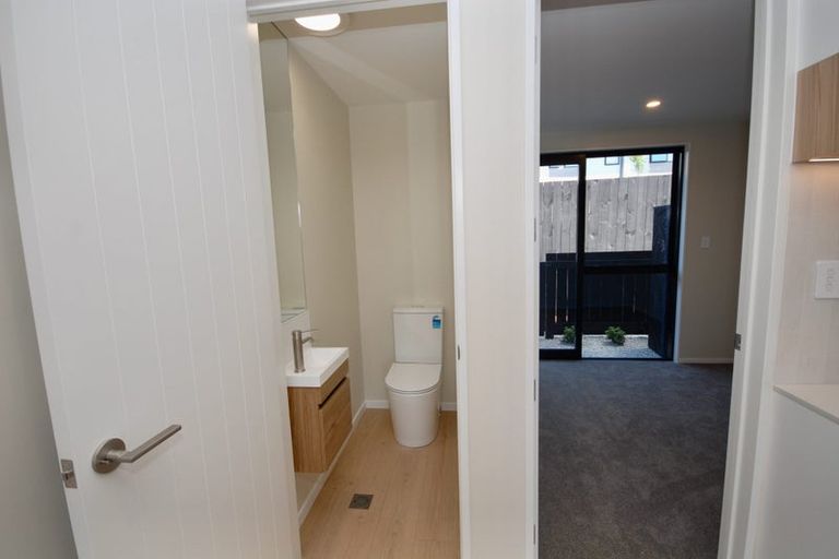 Photo of property in 3/139 Tirimoana Road, Te Atatu South, Auckland, 0602