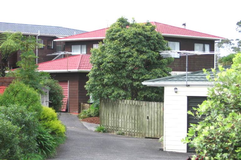 Photo of property in 7 Juneau Place, Glendene, Auckland, 0602