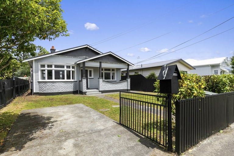 Photo of property in 135 Whites Line East, Waiwhetu, Lower Hutt, 5010