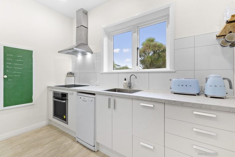 Photo of property in 24 Rangoon Street, Khandallah, Wellington, 6035