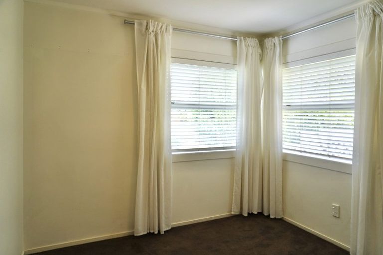 Photo of property in 2/220 Pakuranga Road, Pakuranga Heights, Auckland, 2010