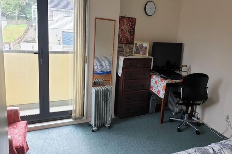 Photo of property in 164a Newlands Road, Newlands, Wellington, 6037