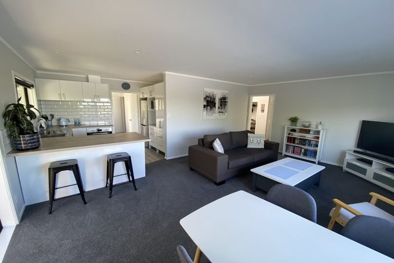 Photo of property in 2/10 Coroglen Avenue, Birkenhead, Auckland, 0626