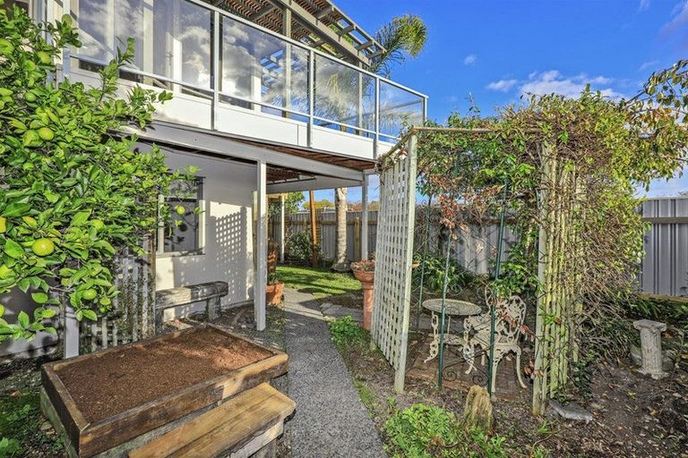 Photo of property in 1/19 Havelock Road, Havelock North, 4130