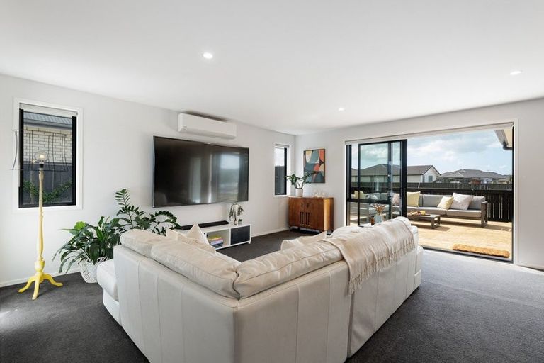 Photo of property in 35 Dunkeld Drive, Papamoa, 3118