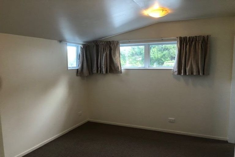 Photo of property in 14 Kopiko Way, Brooklyn, Wellington, 6021