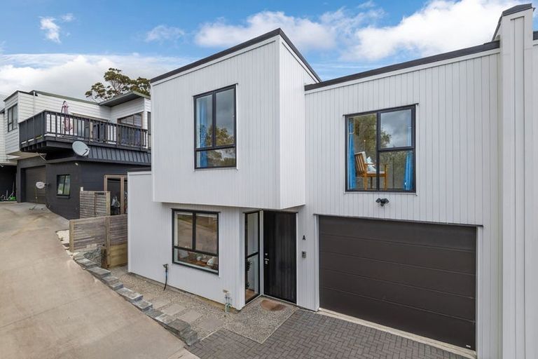 Photo of property in 61a Knights Road, Rothesay Bay, Auckland, 0630