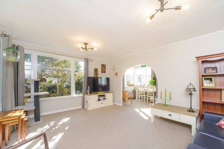 Photo of property in 11 Sinclair Avenue, Highbury, Palmerston North, 4412